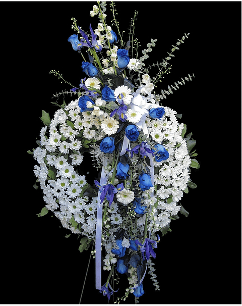 Tributo de Condolencias de rosas azules en atril