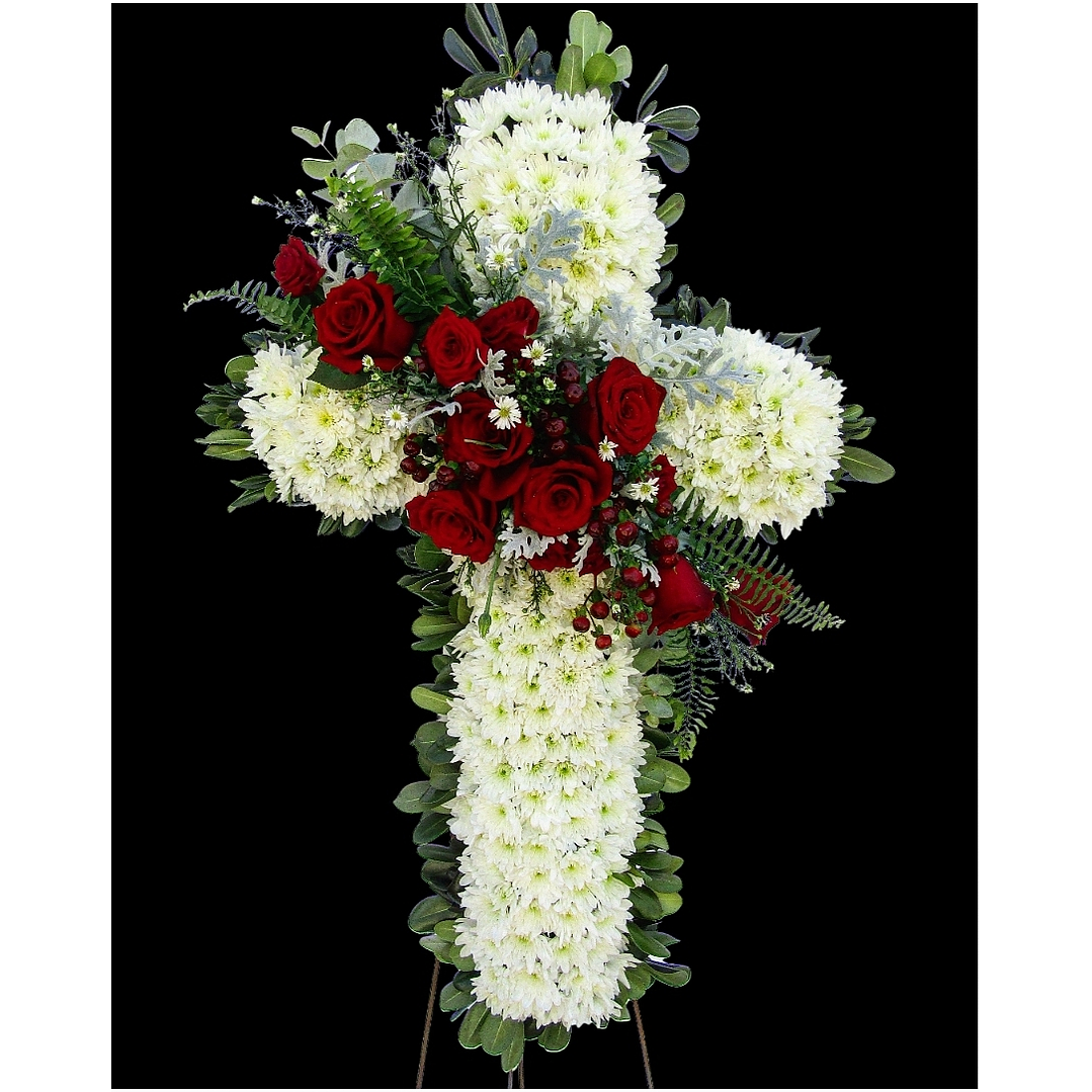 Cruz blanca con moño de rosas rojas  1