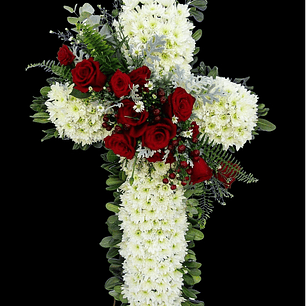 Cruz blanca con moño de rosas rojas 