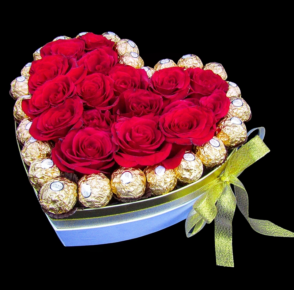 Box corazón de rosas y bombones 1