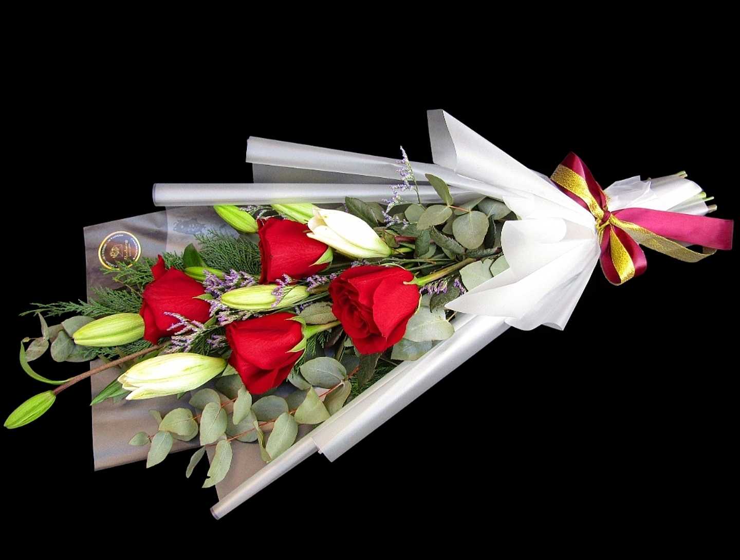 Ramo de rosas rojas y liliums  1