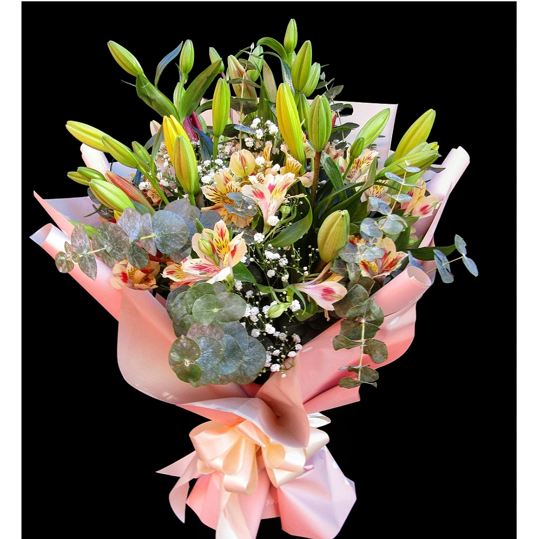 Ramo de liliums amarillos y alstroemerias 1