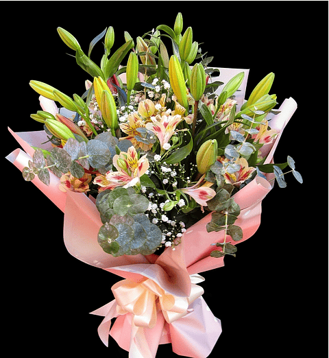 Ramo de liliums amarillos y alstroemerias