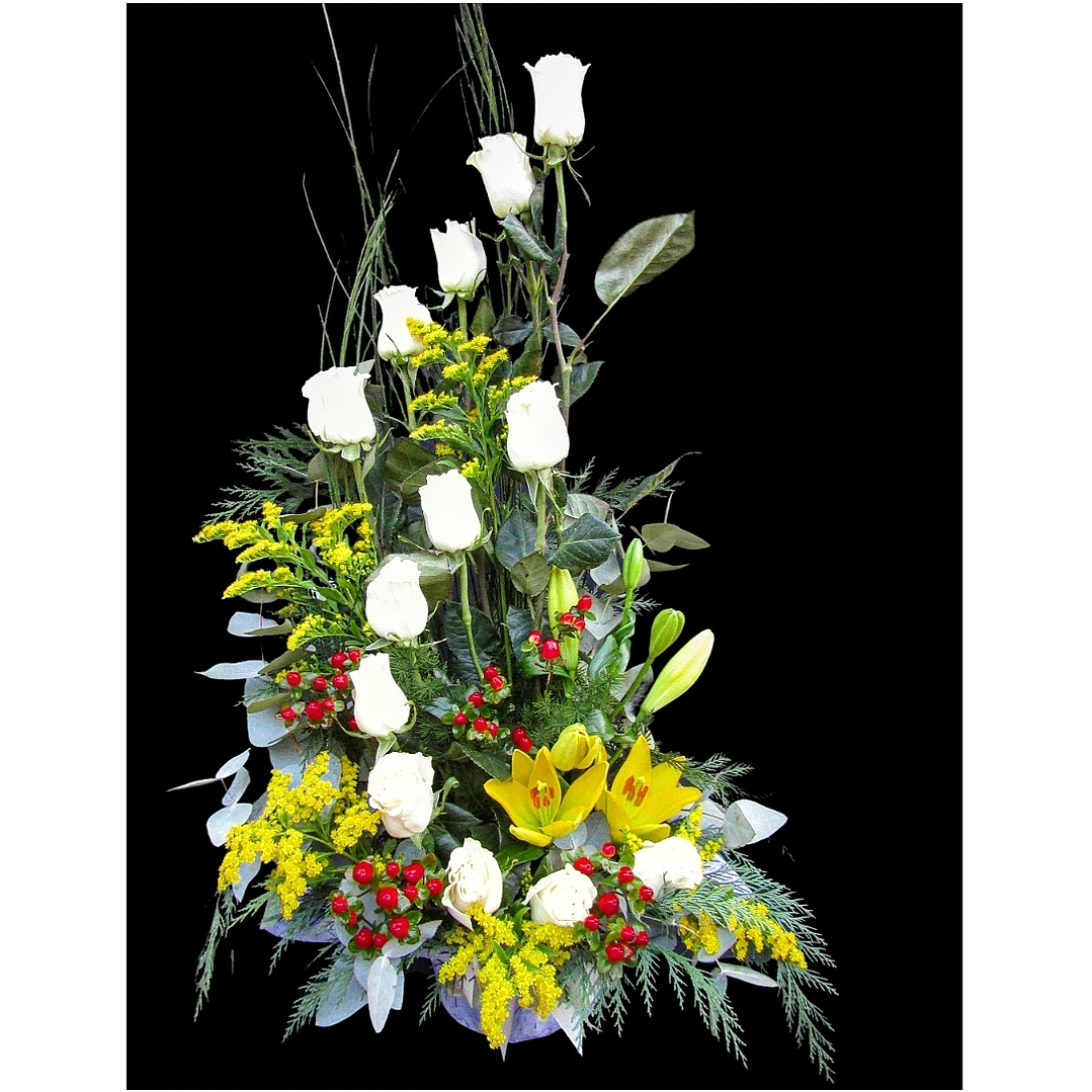 Espiral de rosas blancas y liliums 1