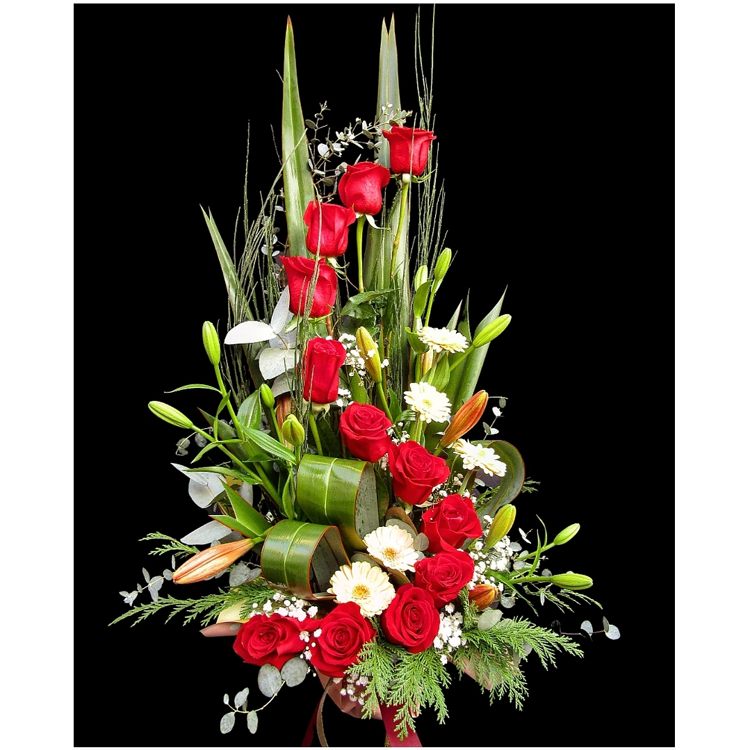 Espiral de rosas rojas y gerberas pastel 1