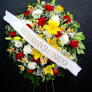 Medallón de condolencias en atril con cinta impresa