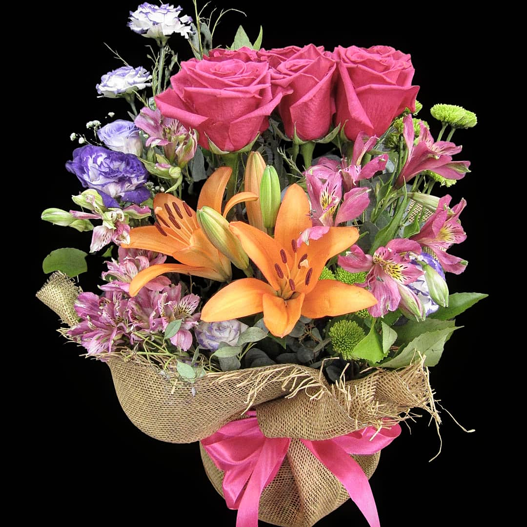 Maceta de rosas Fucsias en arpillera 1