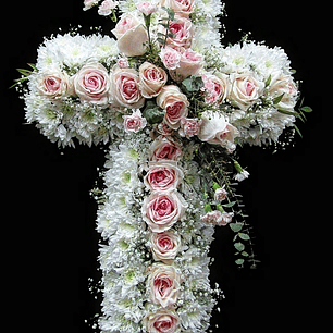 Cruz de rosas pastel