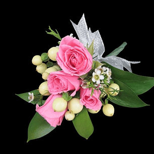 Boutonniere de mini rosas rosadas