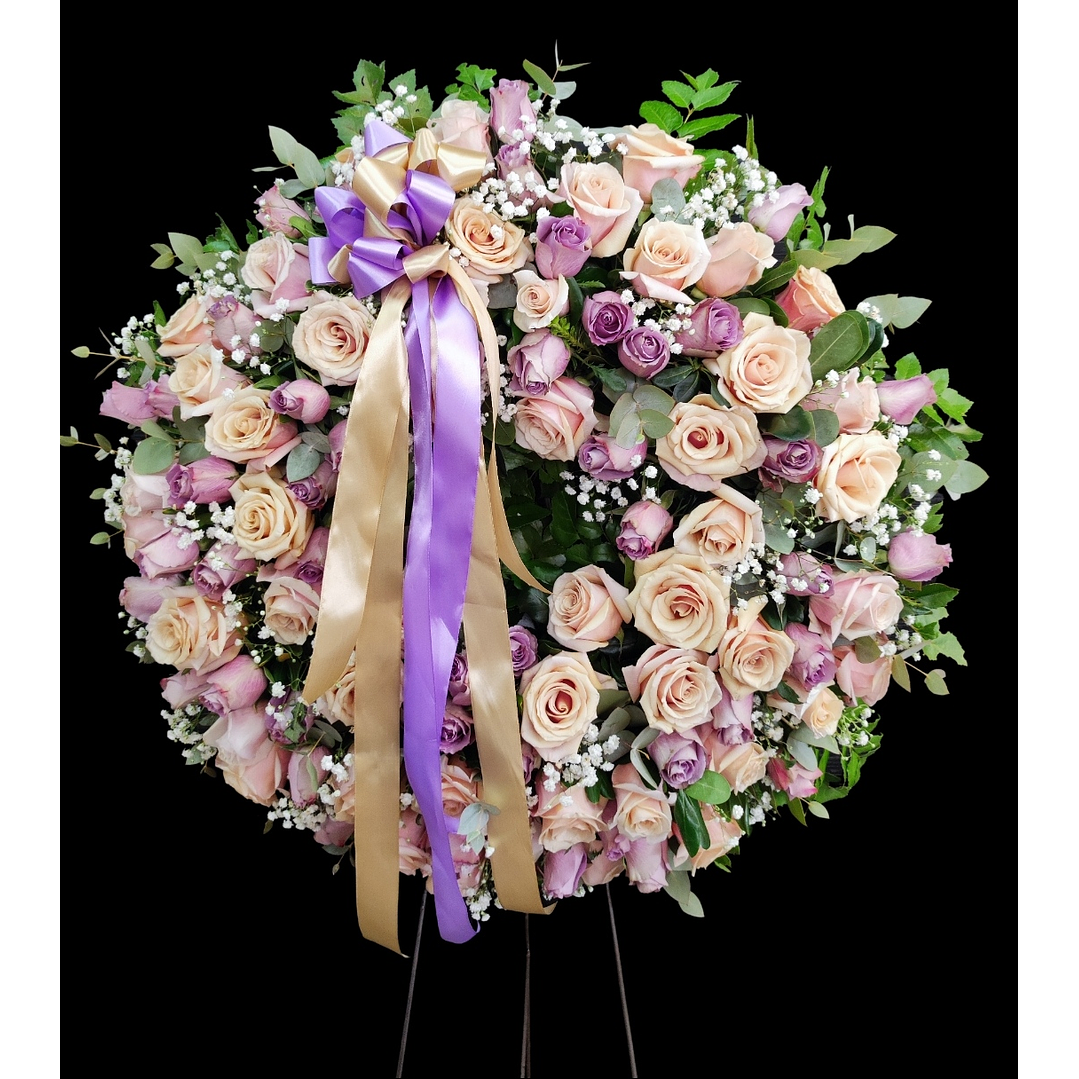 Corona de 100 rosas en atril 1