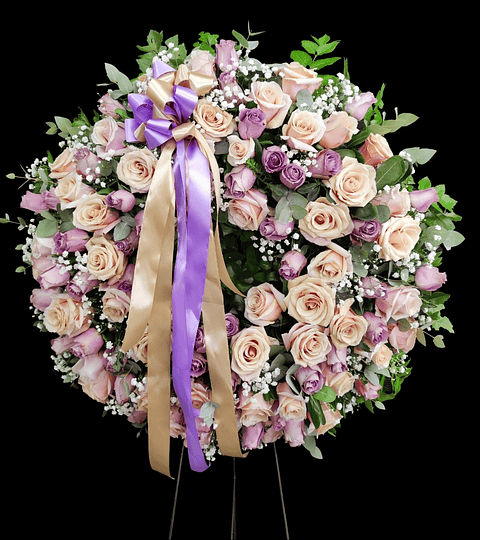 Corona de 100 rosas en atril