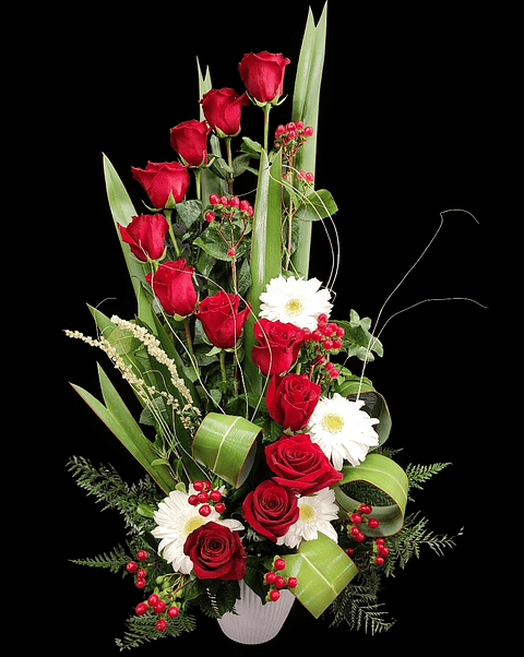 Espiral de rosas rojas y gerberas 