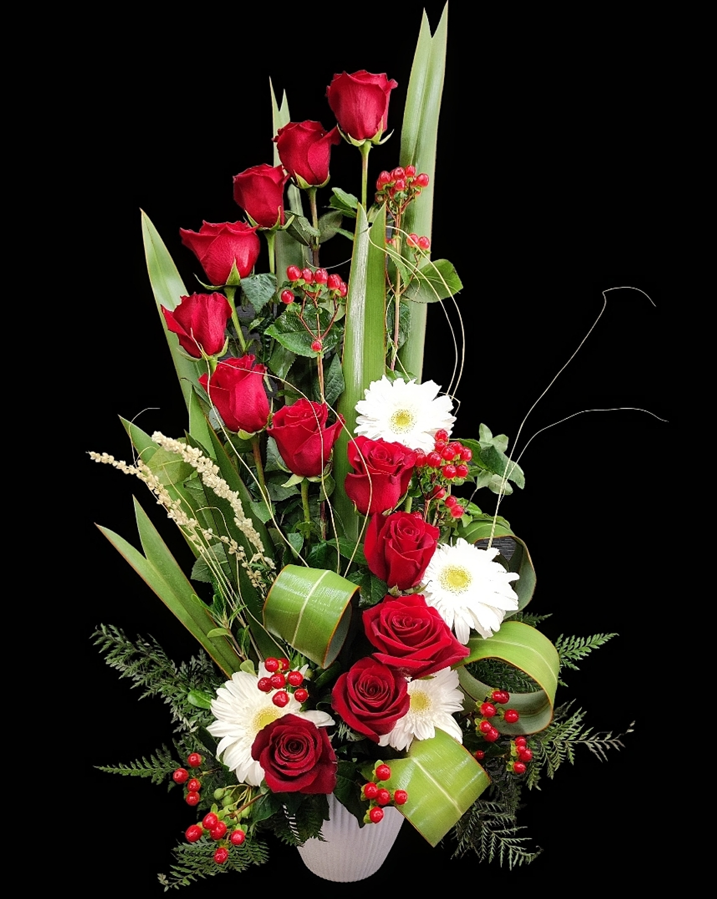 Espiral de rosas rojas y gerberas  1