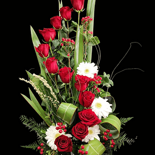 Espiral de rosas rojas y gerberas 