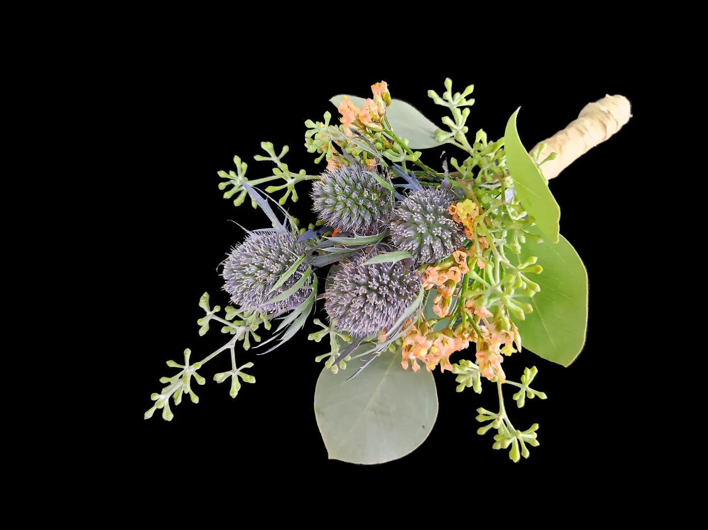 Boutonniere de eringios, eucaliptus y limonium 1