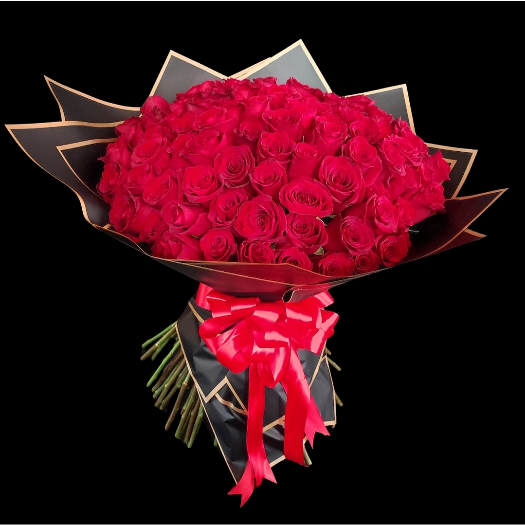 Ramo buchón de 100 rosas importadas rojas  1