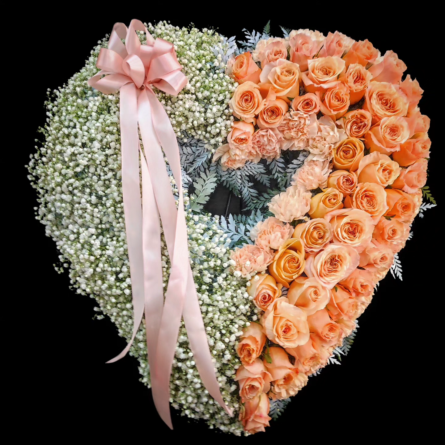 Corazón de rosas y gipsofilas de condolencias 1