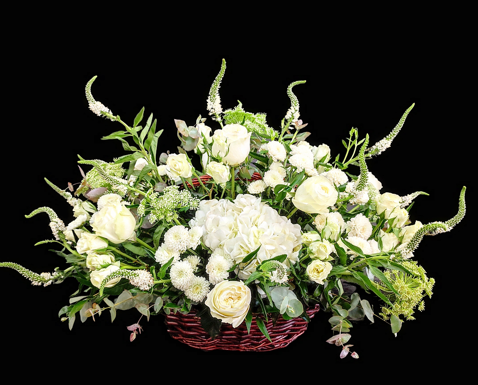 Cesta ovalada de condolencias blancas  1