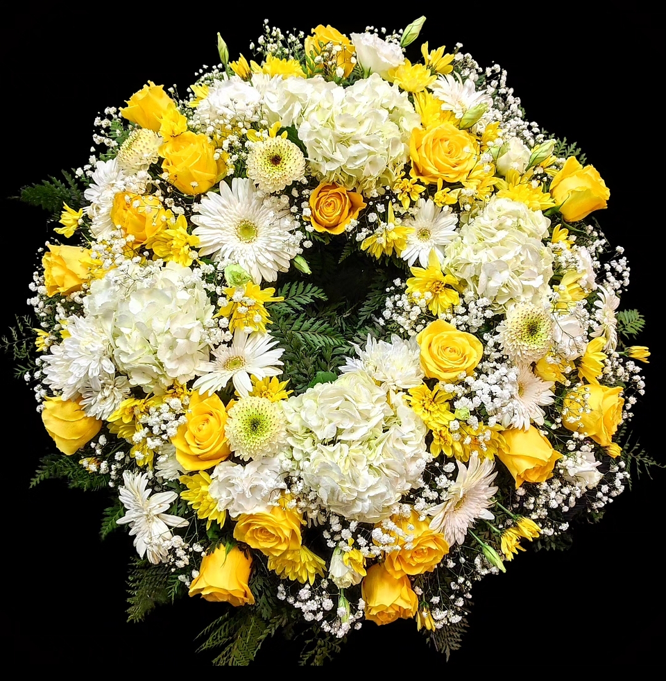 Corona de condolencias Blanco y Amarillo 1