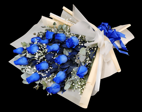 Ramo tendido de rosas azules.