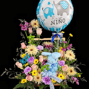 Jardín de rosas y gerberas de nacimiento