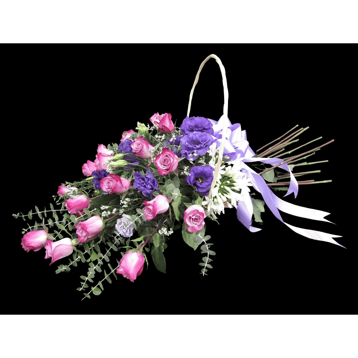 Cesta de rosas moradas en forma de ramo 1