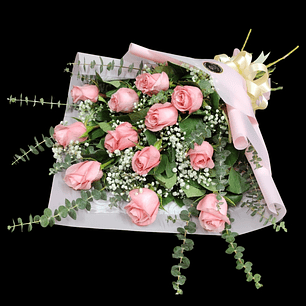 Ramo de 12 rosas rosados tendido