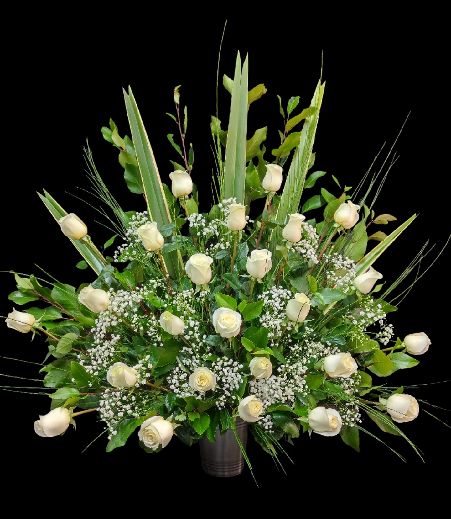 Gran arrimo de 25 rosas blancas  1