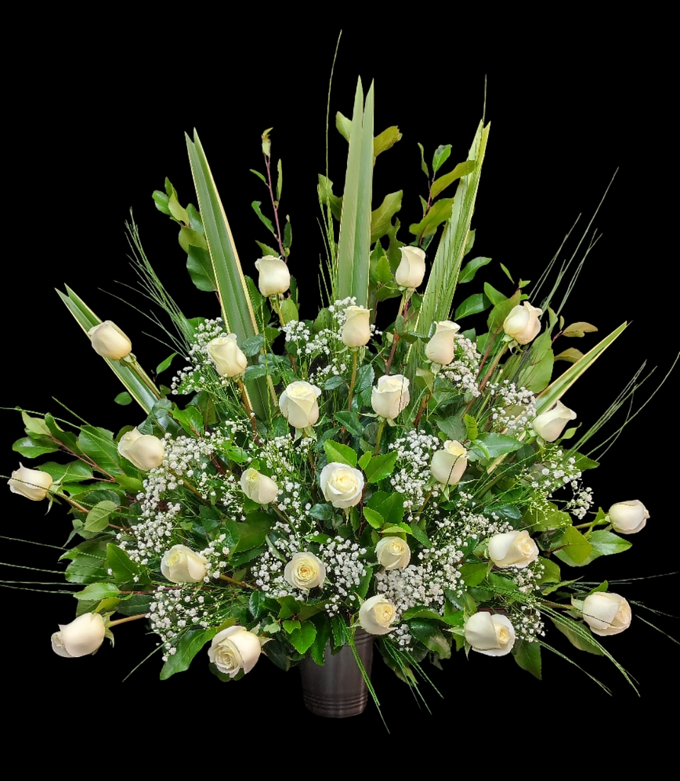 Gran arrimo de 25 rosas blancas  1