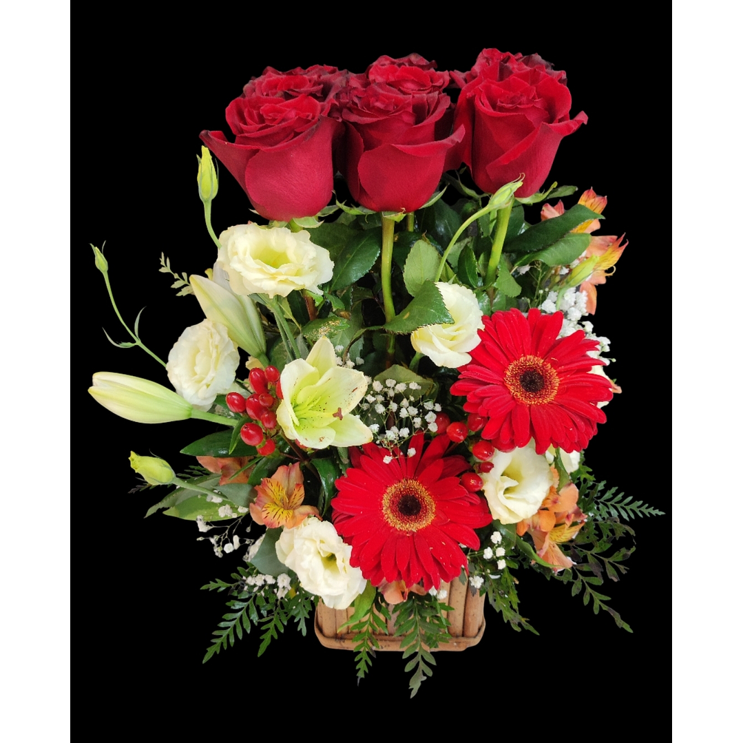 Maceta de rosas rojas en madera  1