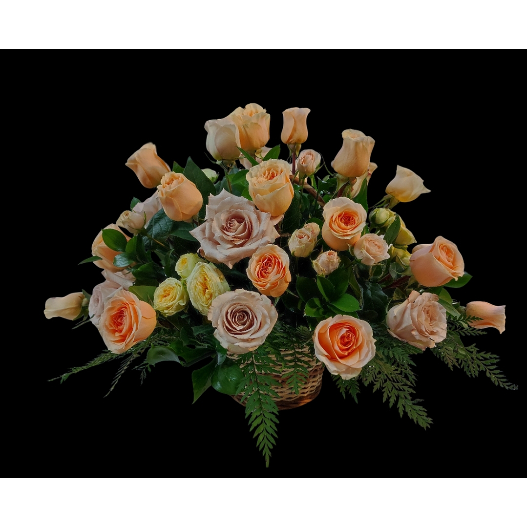 Cesta mediana de 40 rosas pastel  1