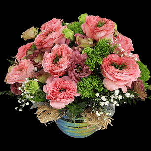 Centro de mesa de rosas de jardín en pecera 