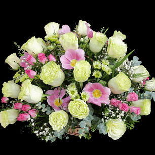 Cesta de 50 rosas, mini rosas y tulipanes 