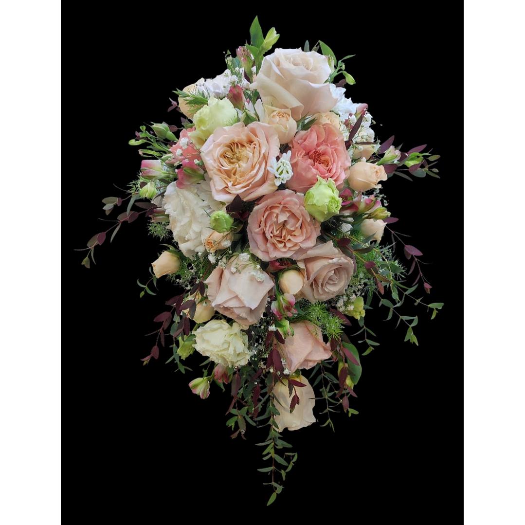 Ramo de novia en cascada de rosas pastel 1