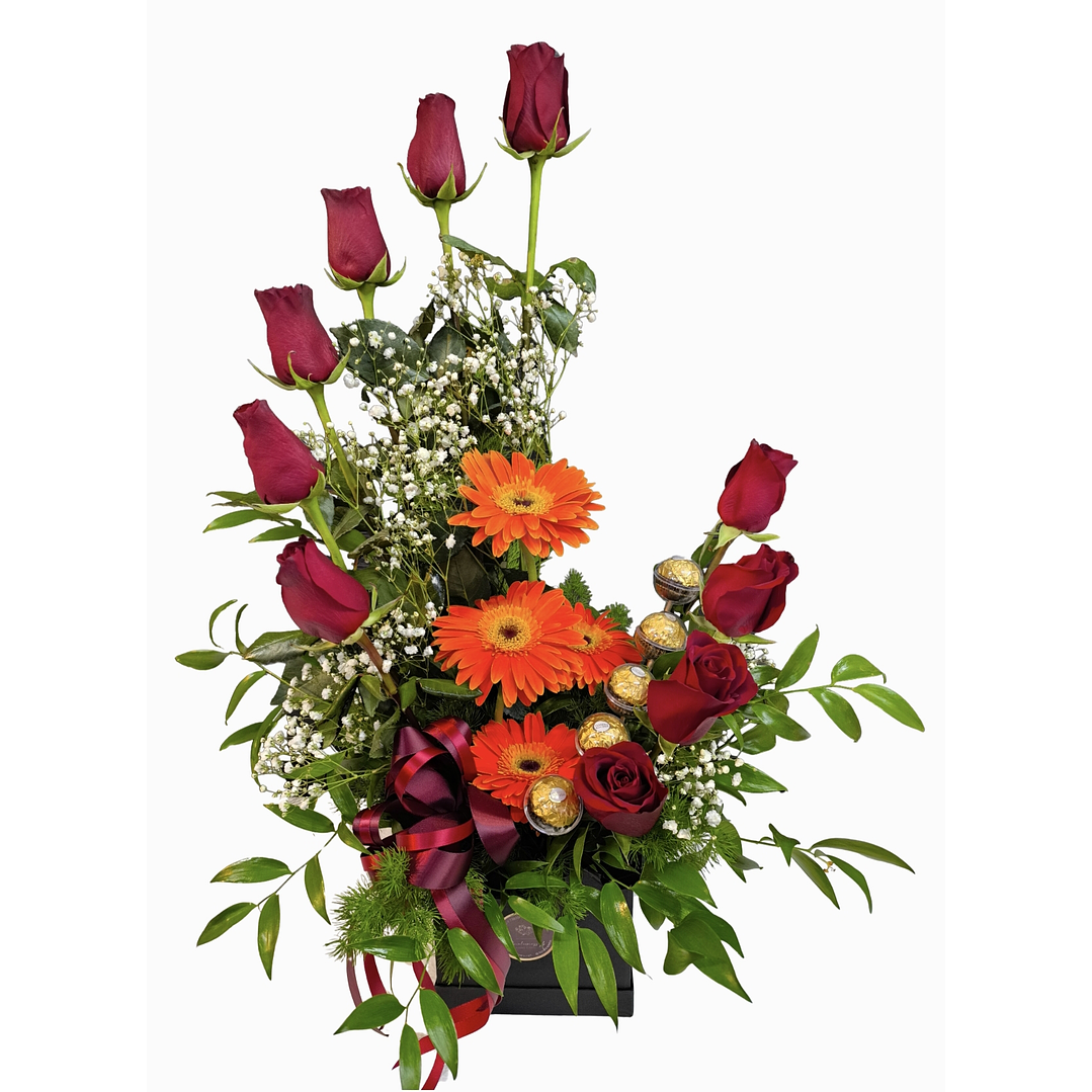 Medialuna de rosas, gerberas  y bombones  1