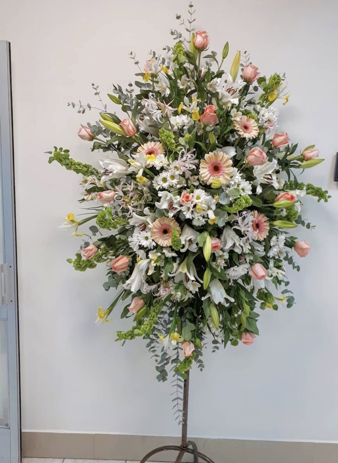 Medallón en atril para ceremonias  1