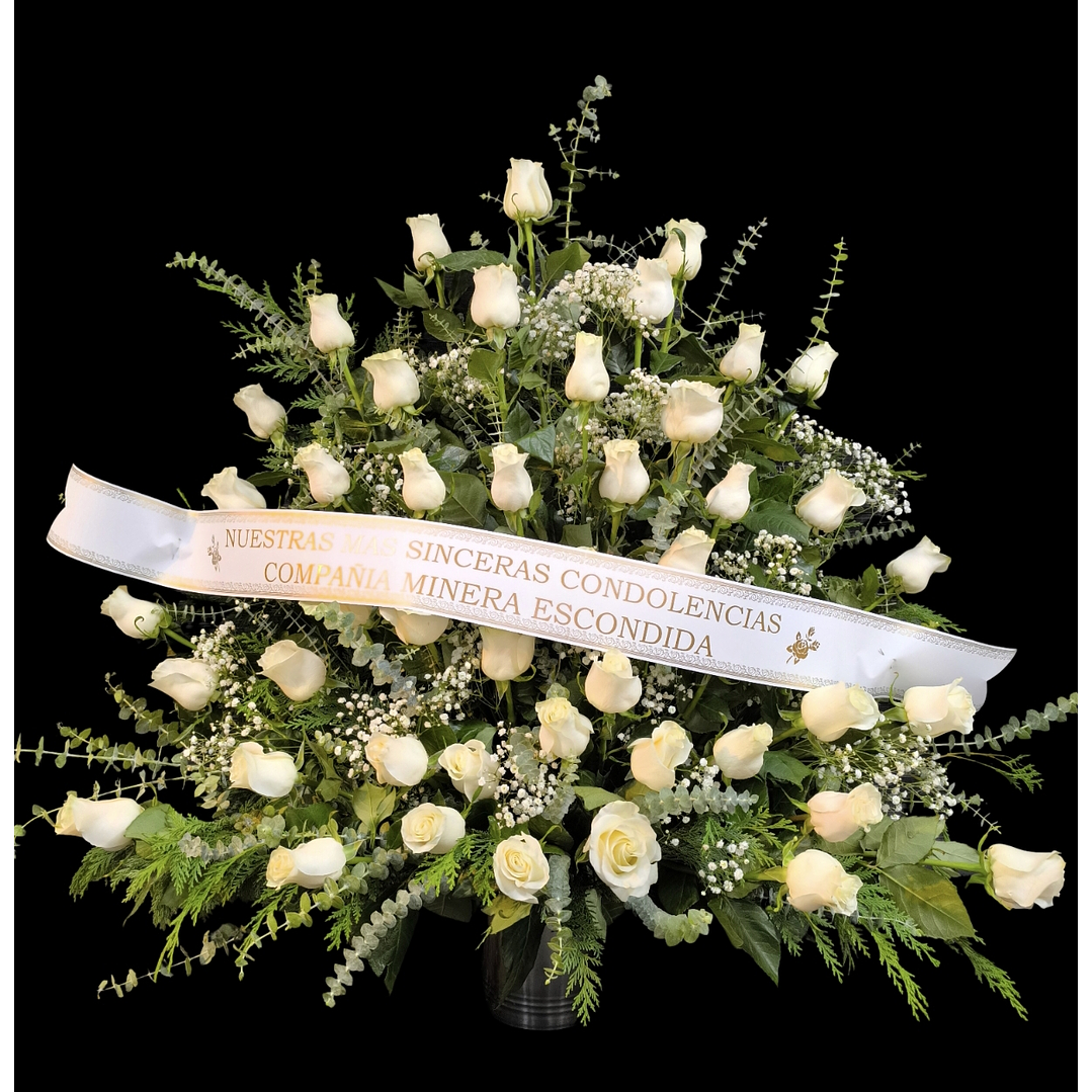 Arrimo de 50 rosas blancas con cinta  1