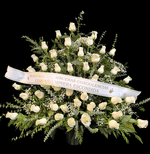 Arrimo de 50 rosas blancas con cinta 