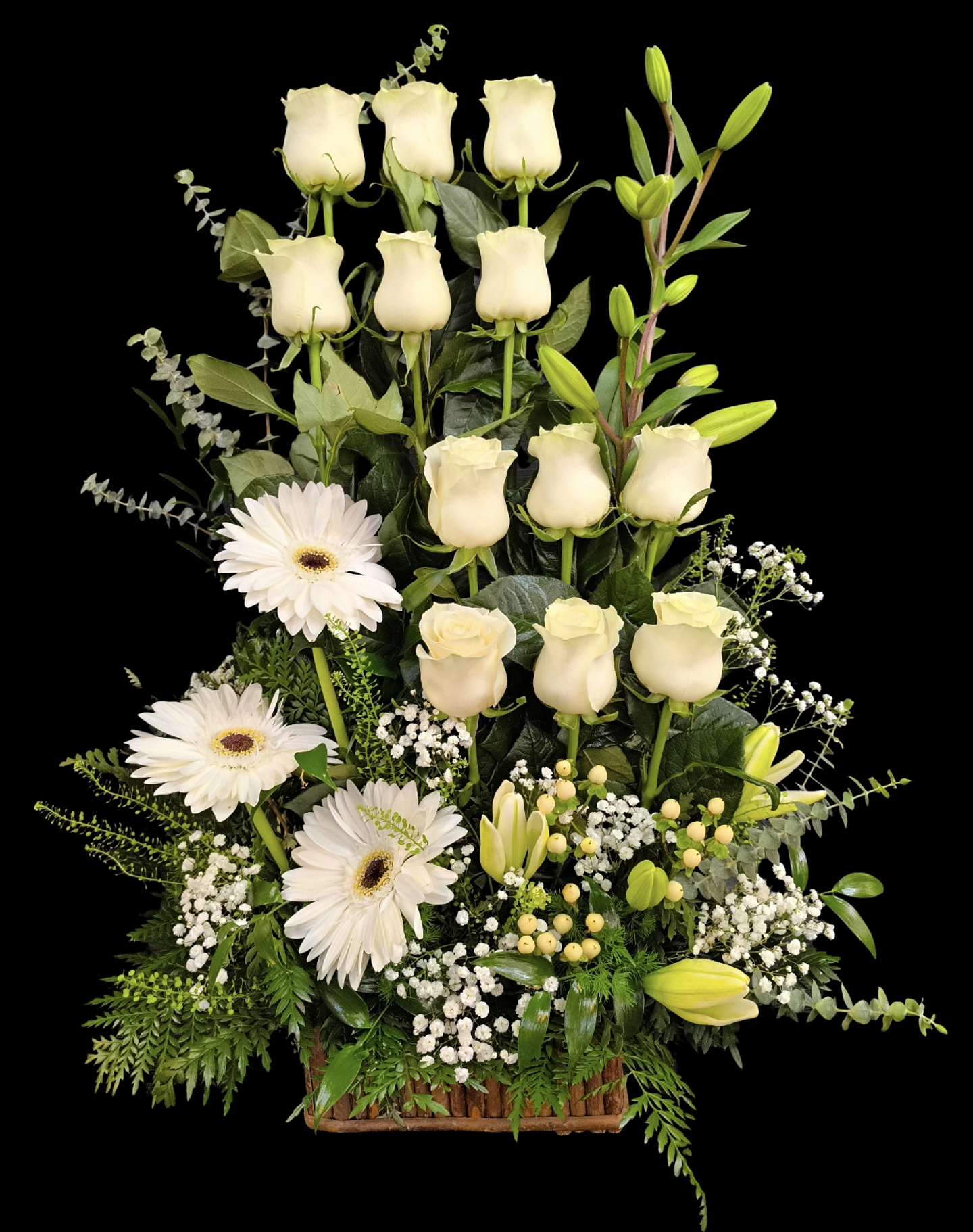 Paralelo de rosas blancas y gerberas  1