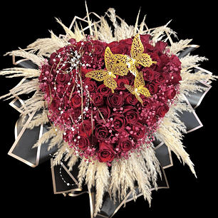 Corazón de rosas en forma de ramo 