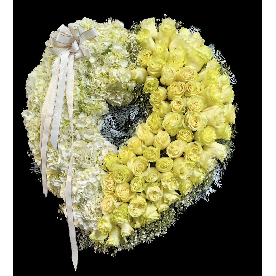 Gran corazón de Rosas y hortensias blancas  1