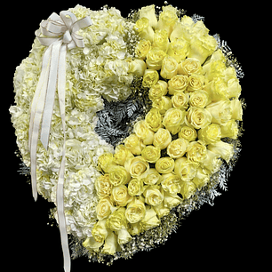 Gran corazón de Rosas y hortensias blancas 