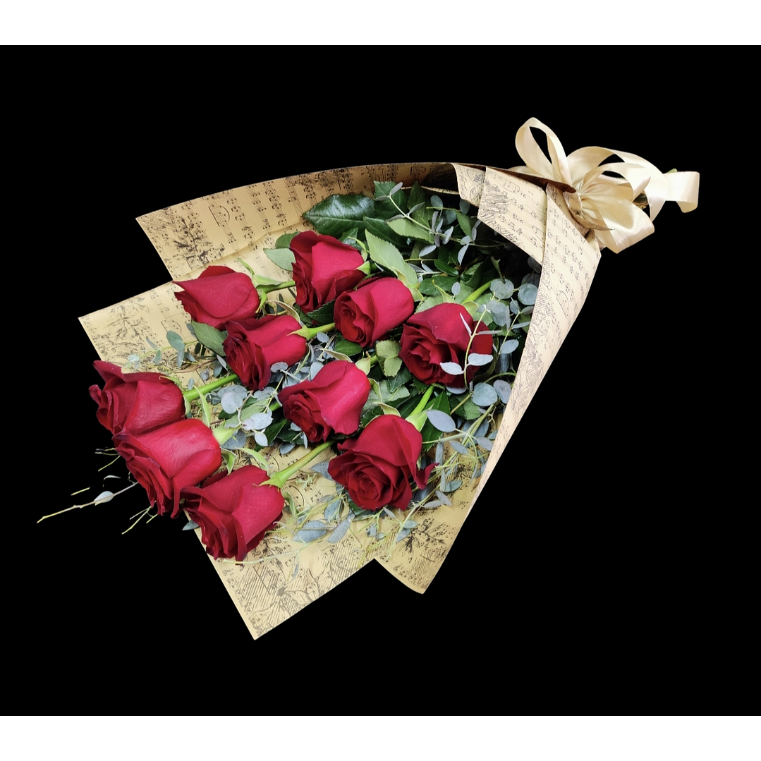 Ramo de 10 rosas en papel kraft 1