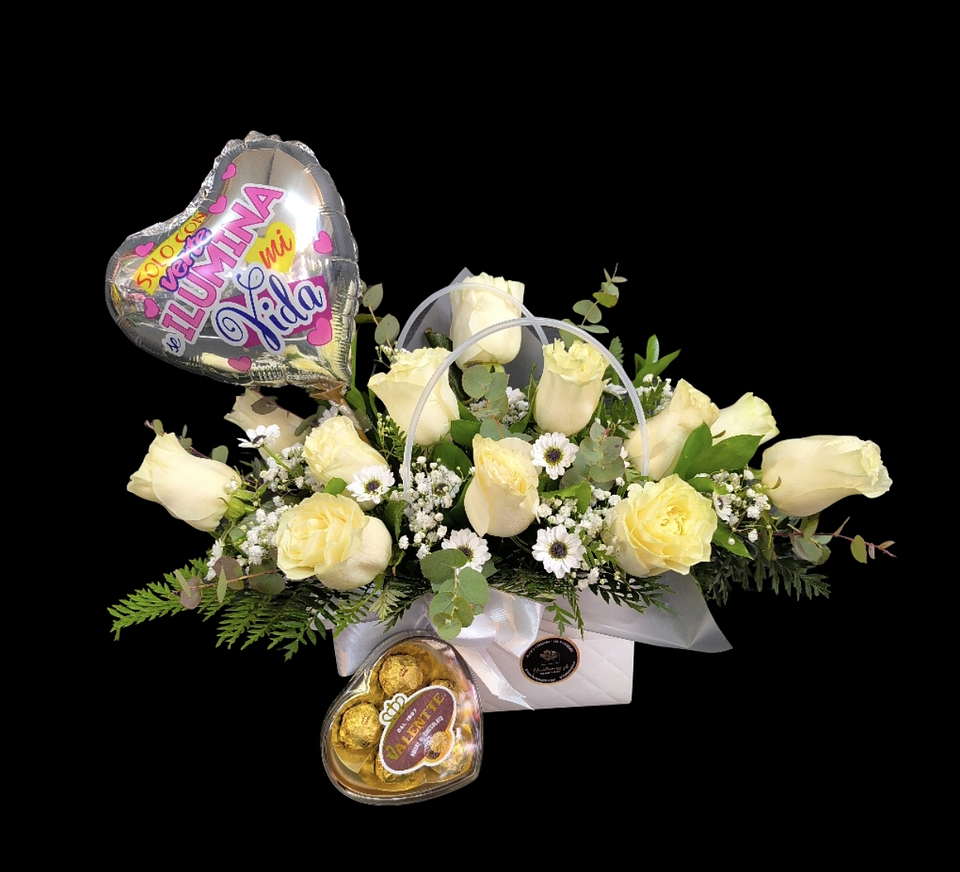 Cartera de rosas blancas, chocolates y globo 1