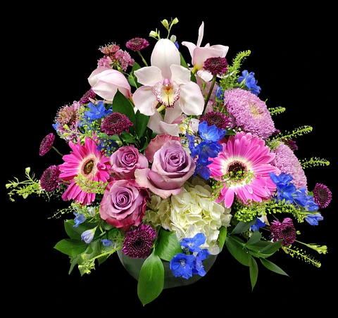 Pecera de flores mixtas y orquídeas 