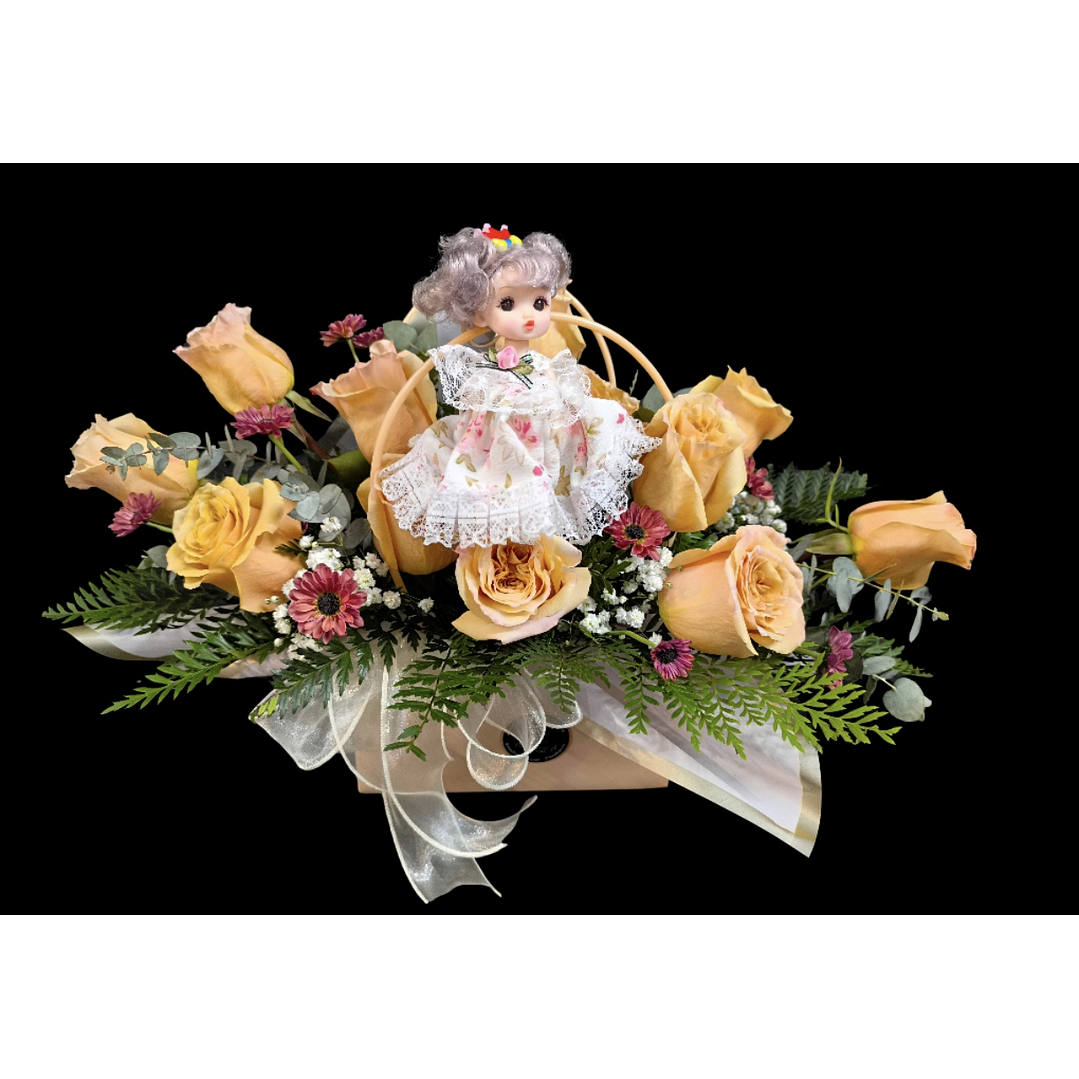 Cartera de rosas pastel con muñeca pequeña  1