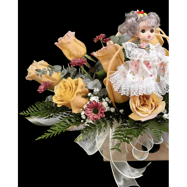 Cartera de rosas pastel con muñeca pequeña  2