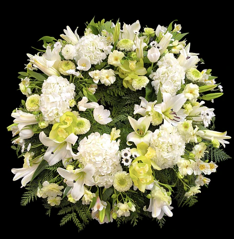 Corona blanca con orquídeas