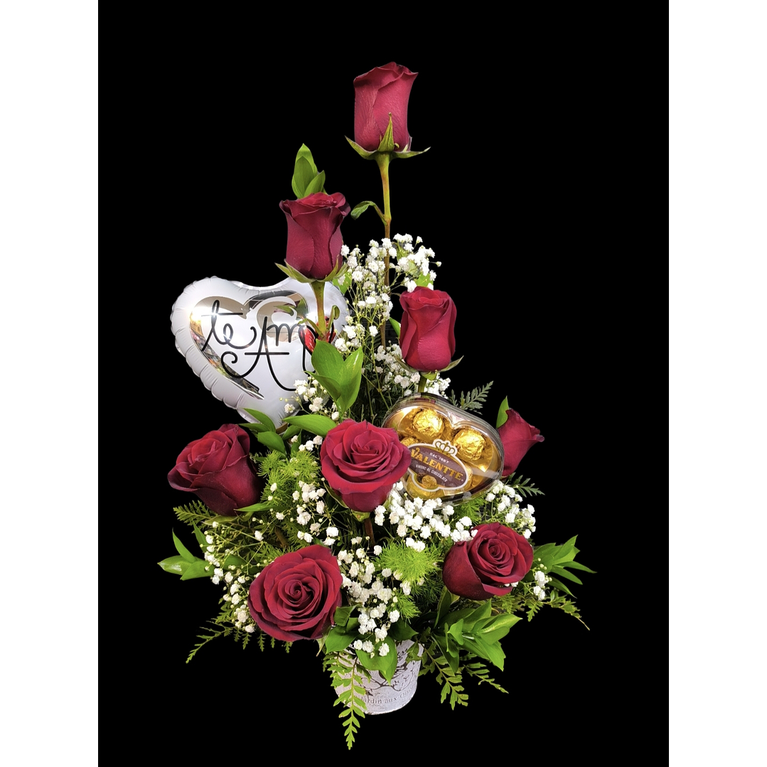 Vertical de rosas rojas bombones y globo metálicos 1