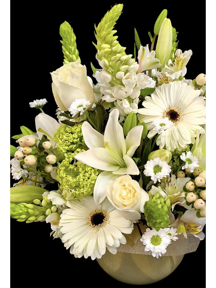 Pecera de flores mixtas surtidas en tonos blancos  2